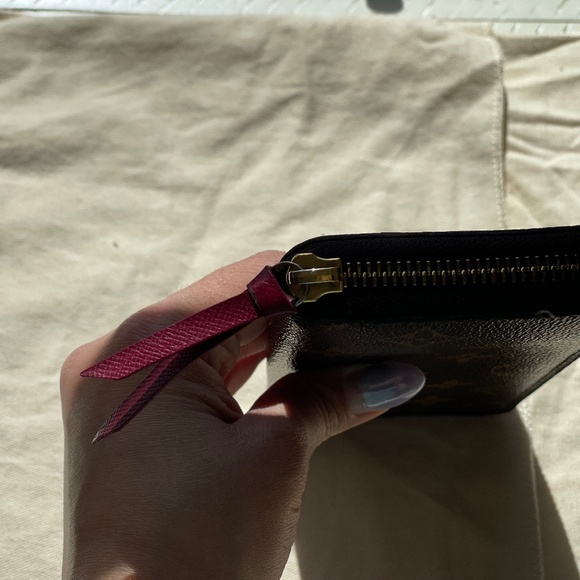 LOUIS VUITTON Clémence Wallet - Picture 3 of 8